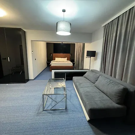 Russ Hotel *
